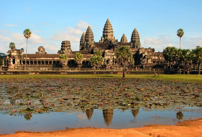 Toàn cảnh đền Angkor Wat nguy nga – di tích tôn giáo lớn nhất thế giới tại Campuchia.