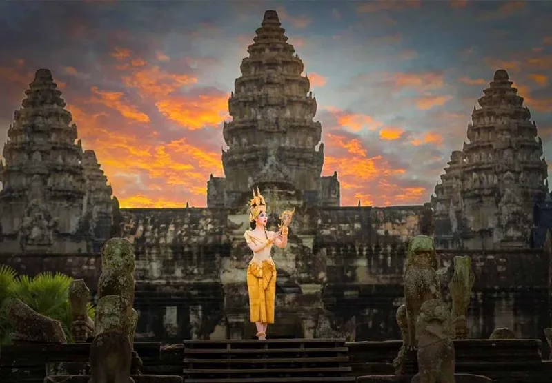 Du khách cần tuân thủ quy định trang phục lịch sự khi ghé thăm vùng đất thiêng.