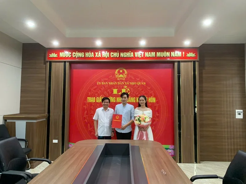 Chuẩn bị đầy đủ Căn cước công dân và Giấy xác nhận tình trạng hôn nhân.