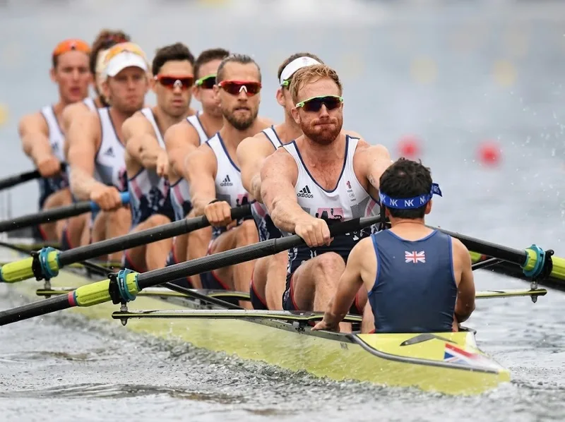 Rowing là môn chèo thuyền sử dụng mái chèo có điểm tựa trên thuyền